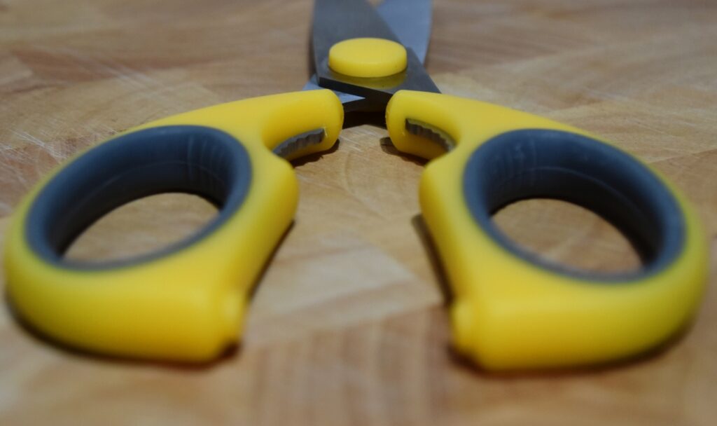 People Are Shocked To Discover The Real Purpose Of The Middle Part On Scissors