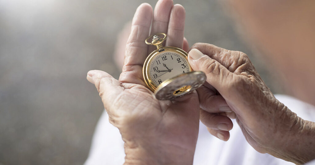8 Subtle Signs Your Parent May Be Nearing Life’s Final Stage—and How to Prepare with Grace
